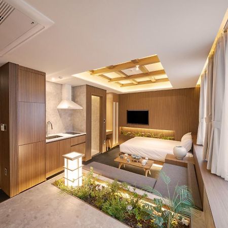 Uh Suite The Myeongdong Seoul Bagian luar foto