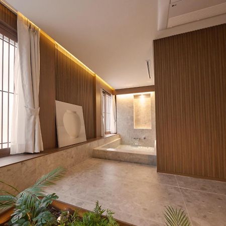 Uh Suite The Myeongdong Seoul Bagian luar foto