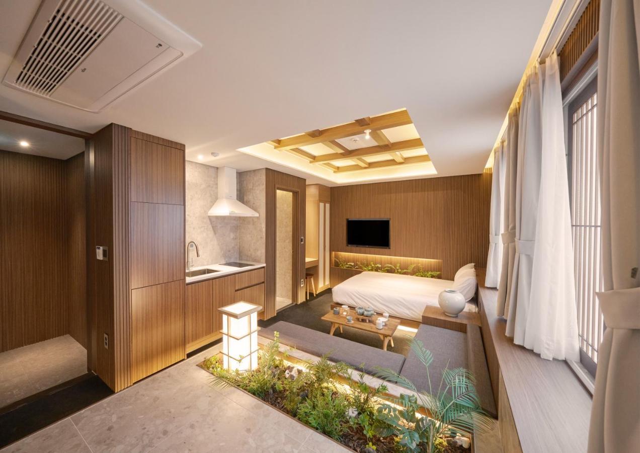 Uh Suite The Myeongdong Seoul Bagian luar foto