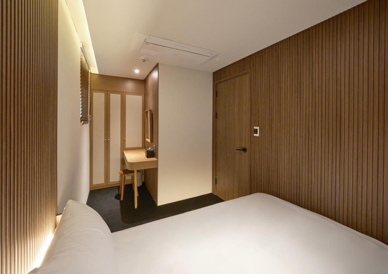 Uh Suite The Myeongdong Seoul Bagian luar foto
